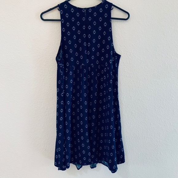 Patterned Dress - Picture 3 of 4